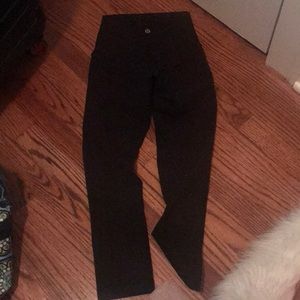 Lululemon black wunder under size 2! Worn 2x